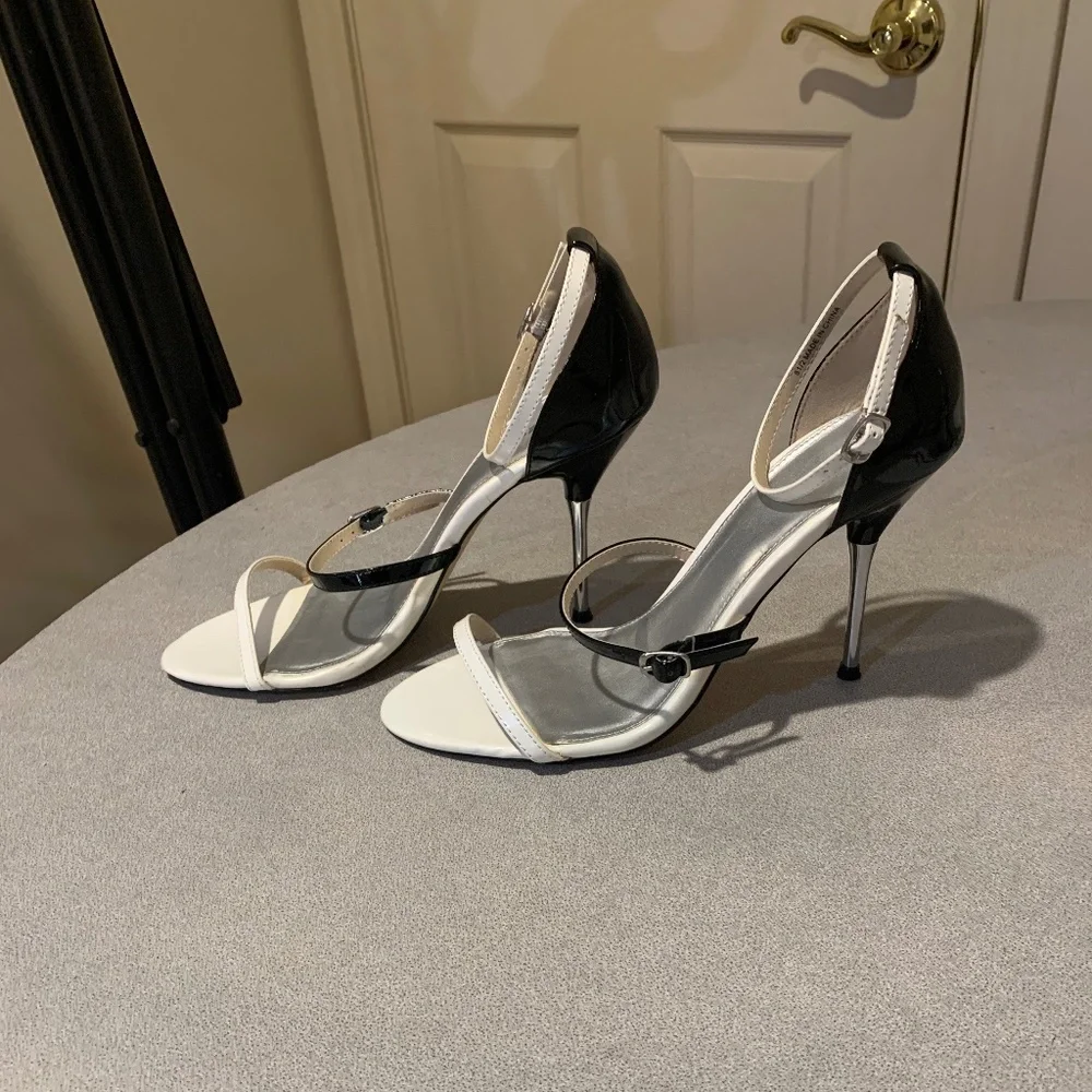 Express Black/White Patent Strappy Sandals sz 8.5